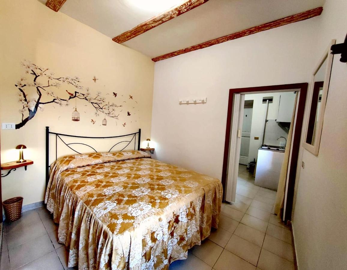 Apartamento La Casa In Piazza Toffia Exterior foto