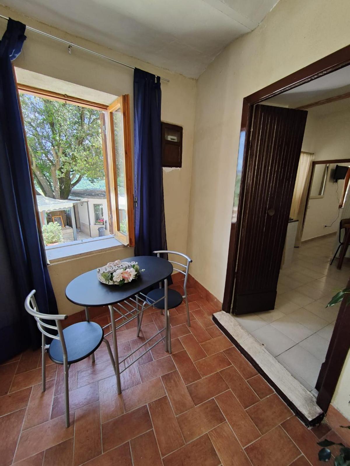 Apartamento La Casa In Piazza Toffia Exterior foto