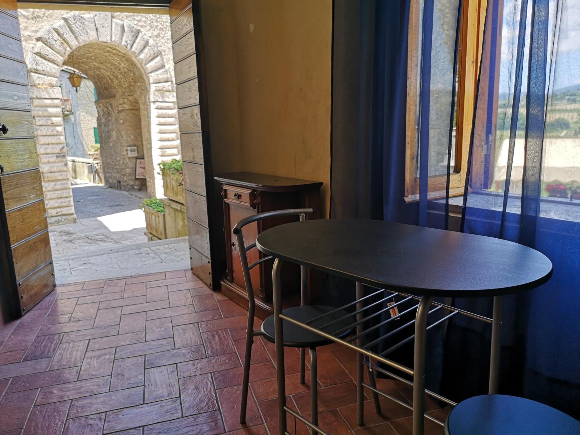 Apartamento La Casa In Piazza Toffia Exterior foto